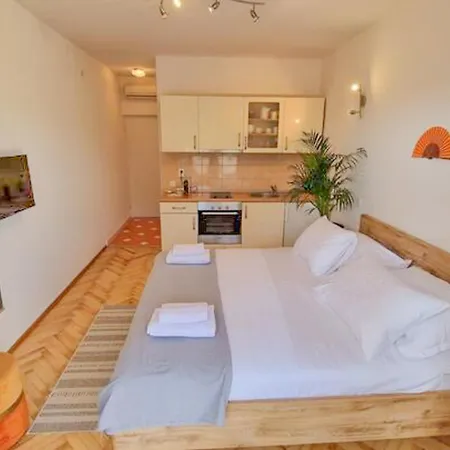 San Francis * חוואר